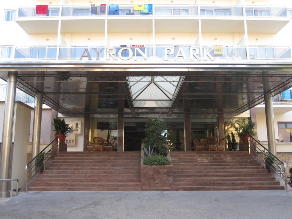 Eingang des Hotels Hotel HM Ayron Park