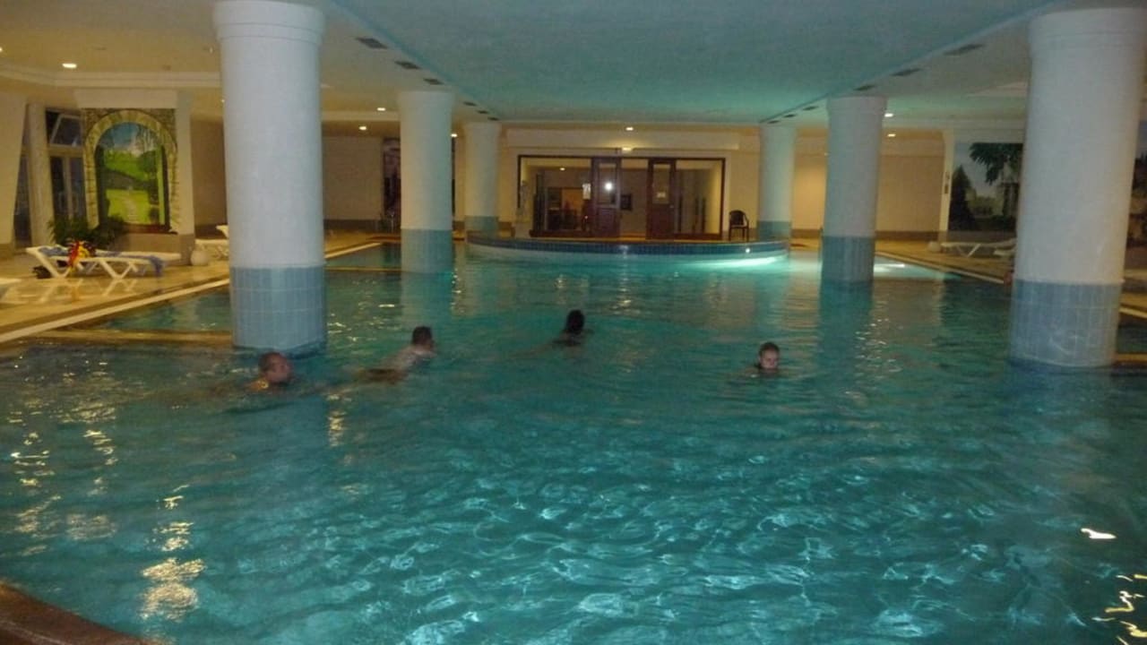 Der schöne Innenpool Kilikya Palace Göynük