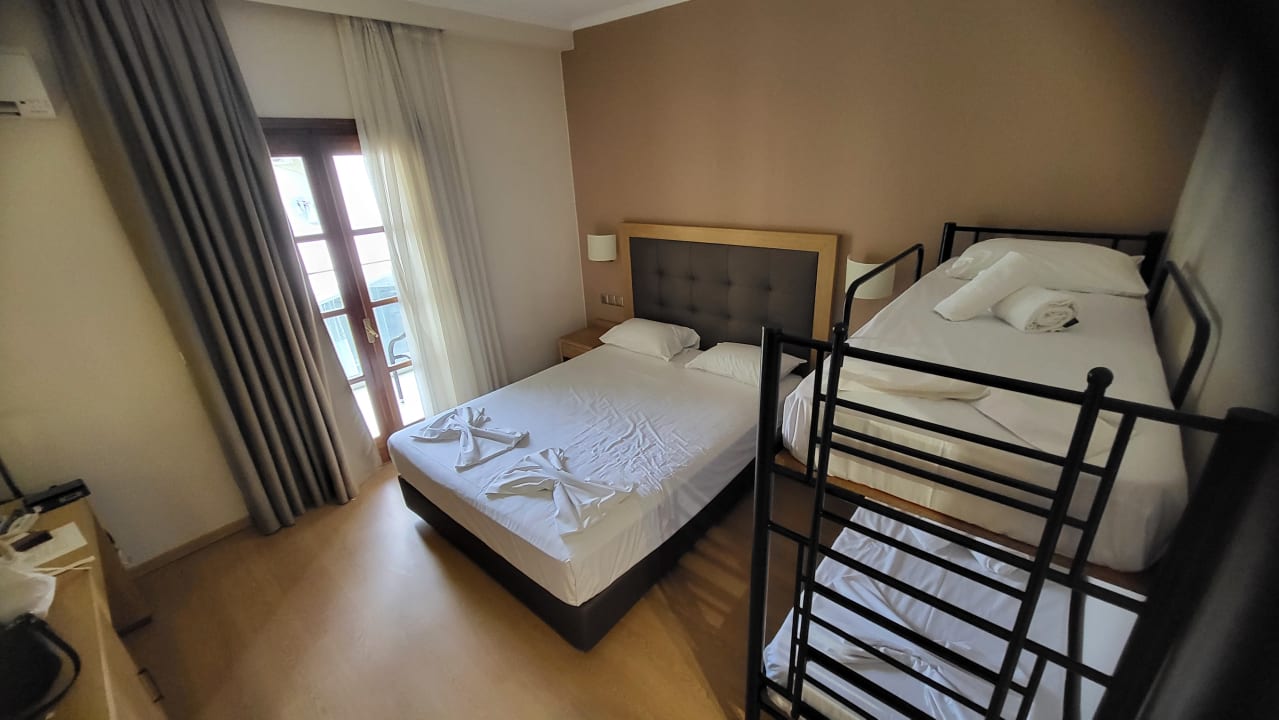 Zimmer Akrathos Beach Hotel