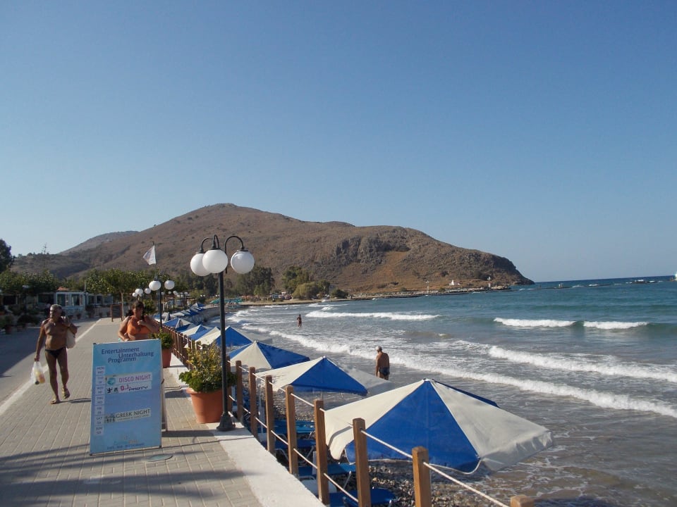 Hotelstrand direkt am Restaurant und Poolanlage Corissia Beach Hotel