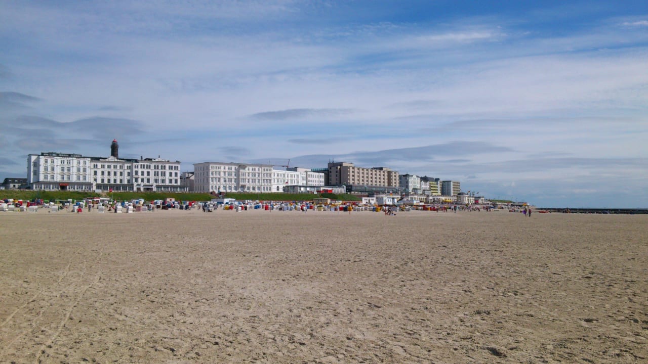 Fassadenfront zum Meer Strandhotel Hohenzollern
