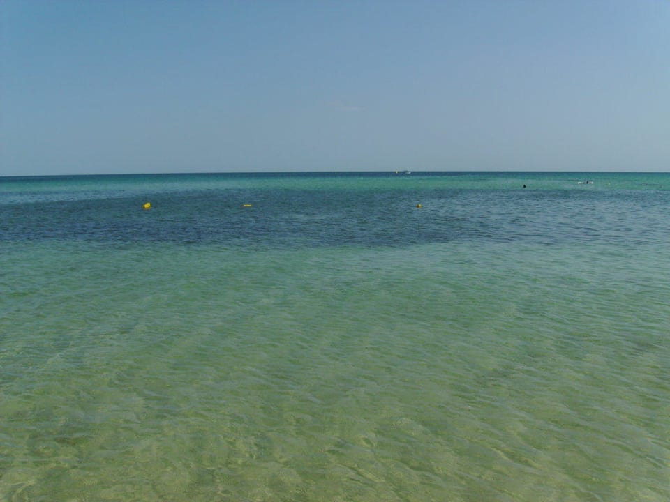 An manchen Tagen glasklares Wasser Hotel Royal Nozha