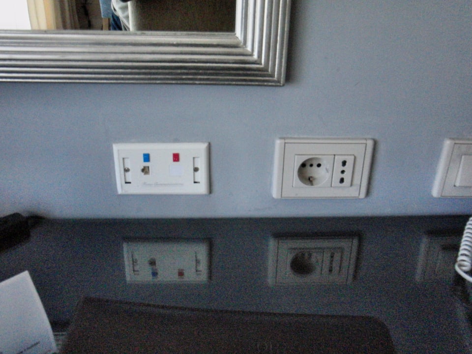 Die Anschlüsse am Schreibtisch JAZ Aquamarine Resort