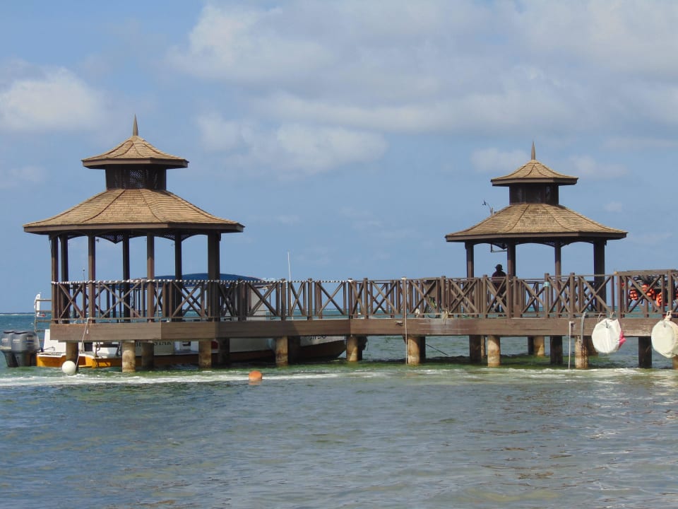 Spaziergang am Strand Iberostar Selection Rose Hall Suites