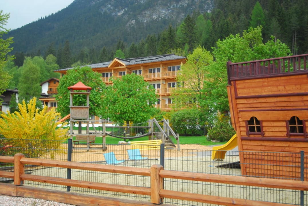 Spielplatz im Außenbereich Familienresort Buchau