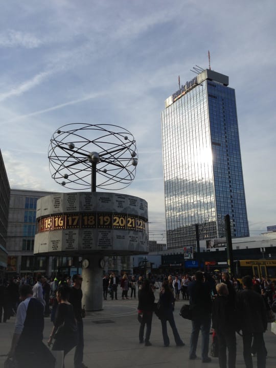 Blick vom Alex zum Hotel Park Inn by Radisson Berlin Alexanderplatz
