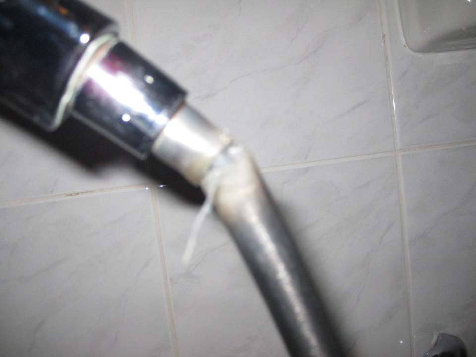 Defekter Duschkopf in der Wanne The Tower - A Guoman Hotel