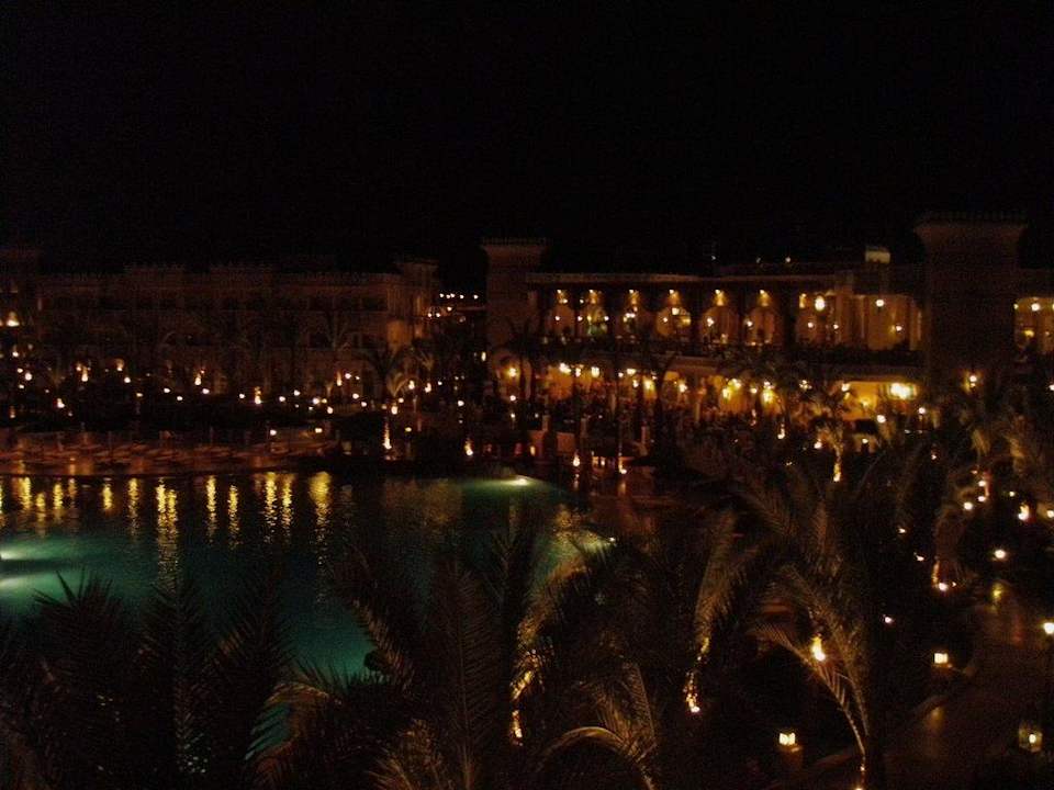 Blick aufs Haupthaus bei Nacht Pickalbatros Palace Resort