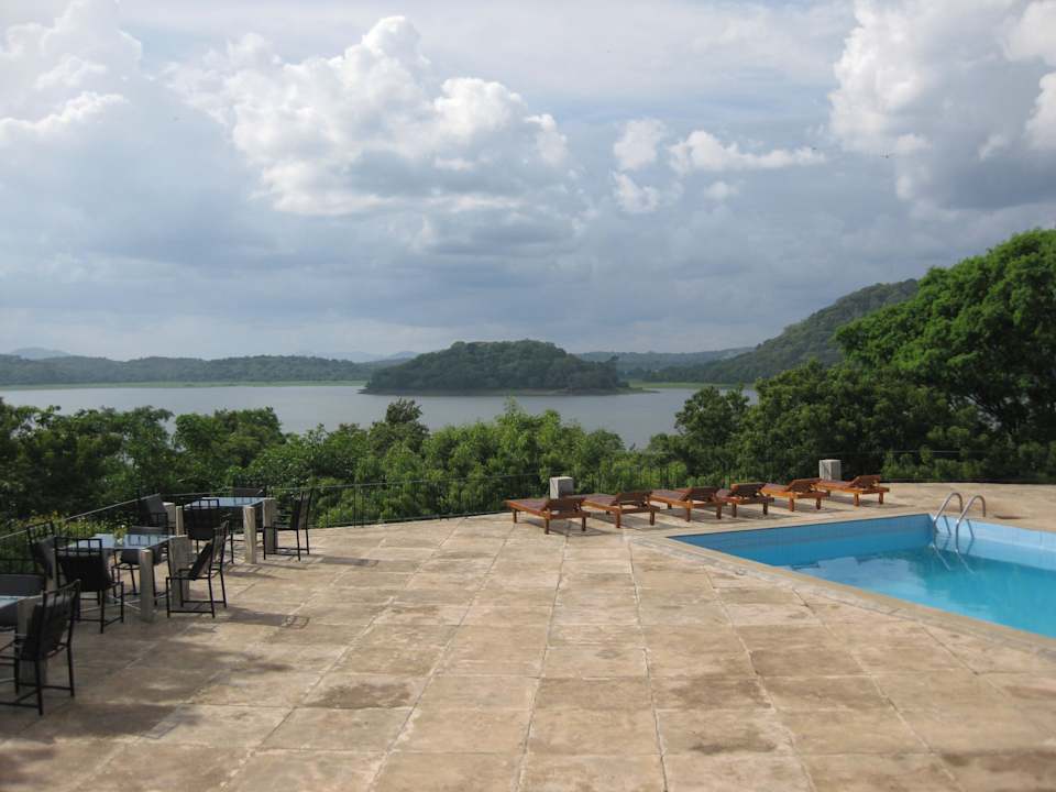 Pool mit Terrasse Hotel Royal Lotus