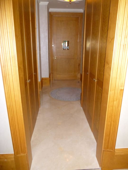 Links gehts ins Bad Emirates Palace Mandarin Oriental