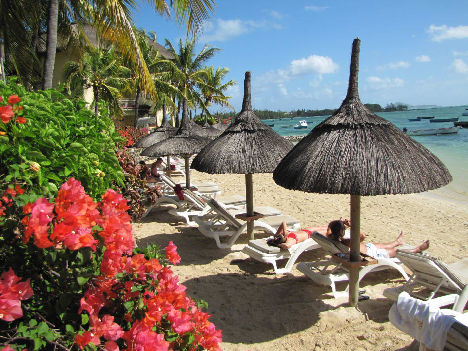 La plage de l'hôtel Veranda Paul & Virginie Hotel & Spa - Adults only