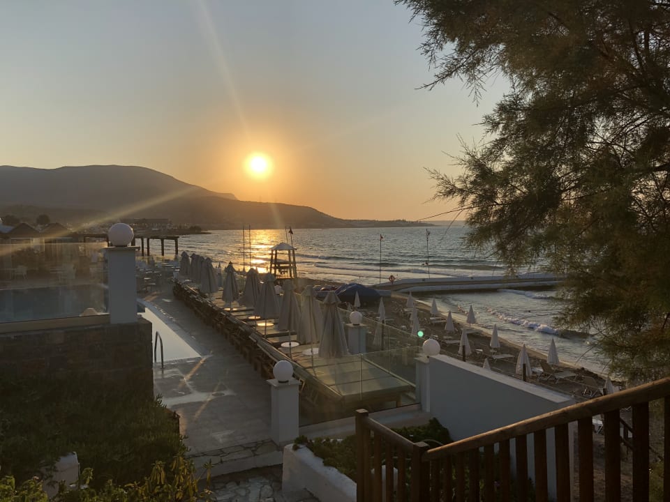 Strand Alexander Beach Hotel & Village Resort