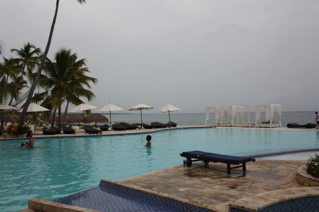 Pool am La Roca Grill Hotel Viva Dominicus Beach by Wyndham - All Inclusive Resort