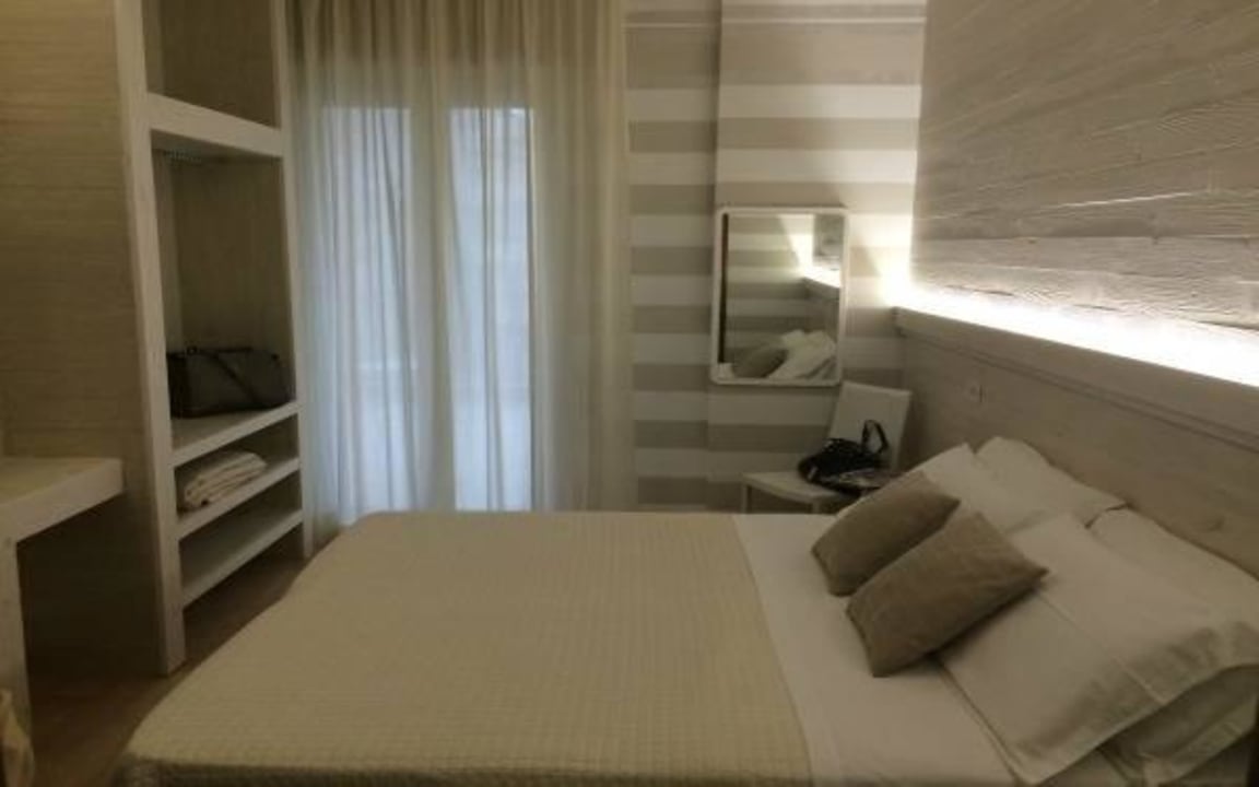 Soggiorno Easy Hotel Mona Lisa