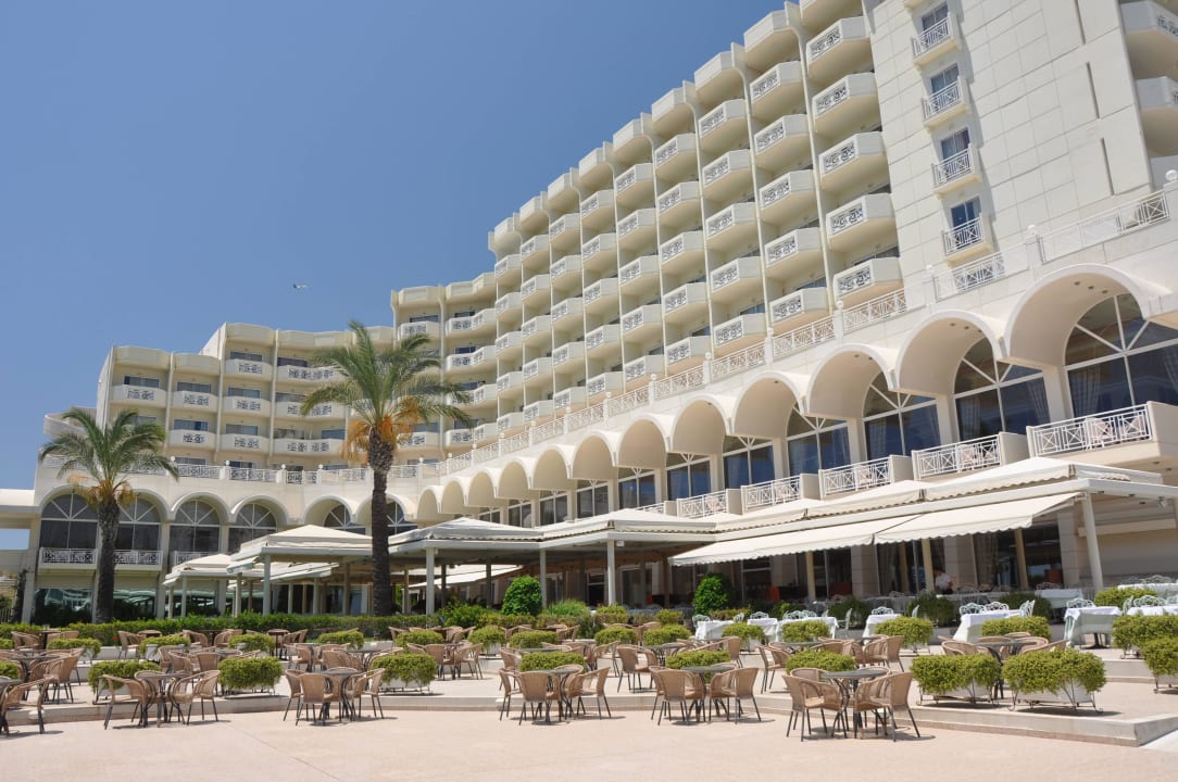 Außenbereich des Hauptrestaurants Rodos Palladium Leisure & Wellness
