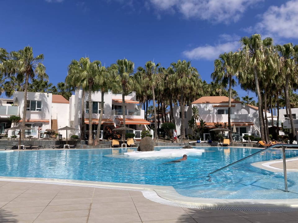 Pool Bahia Calma Beach