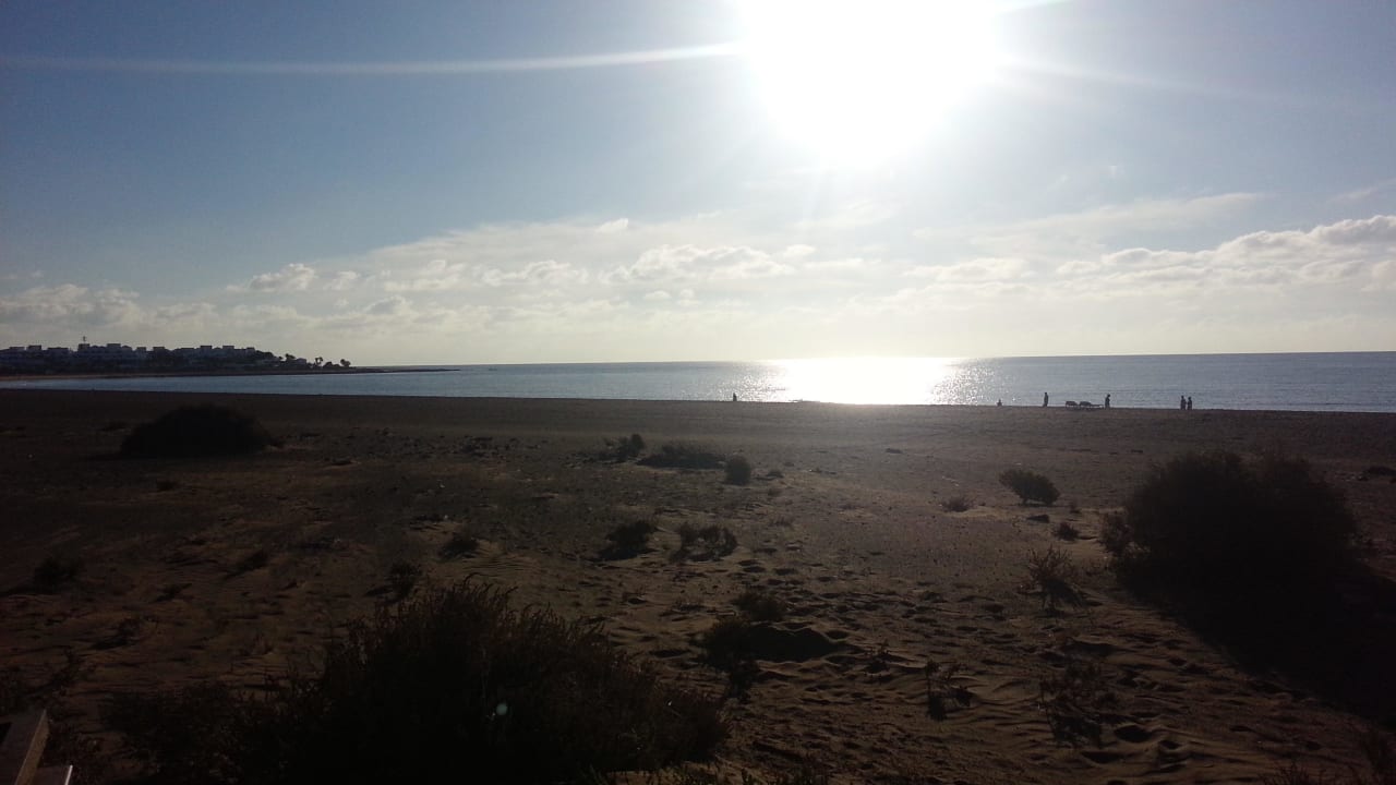 Strand direkt gegenüber vom Hotel Hotel Riu Paraiso Lanzarote