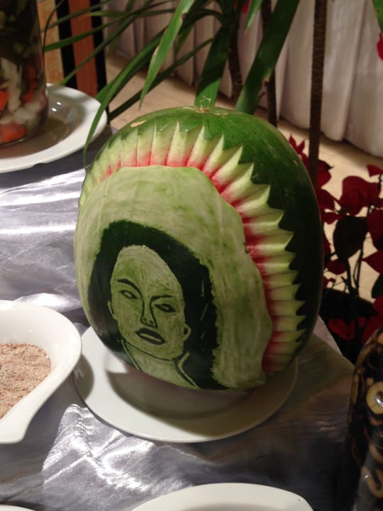 Eine Melone beim Weihnachtsbüffet Jaz Makadi Oasis Resort