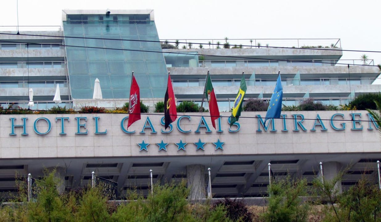Entrance Hotel Cascais Miragem