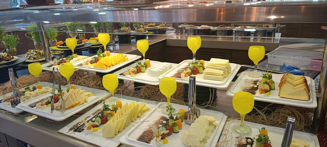 Gastro Saturn Palace Resort Hotel