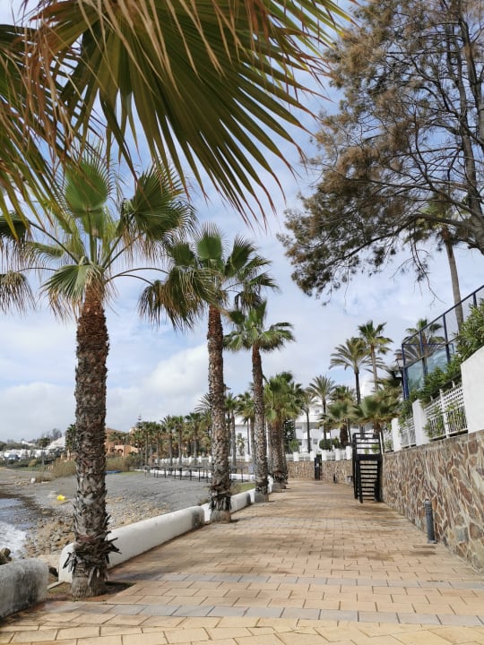Strand H10 Estepona Palace