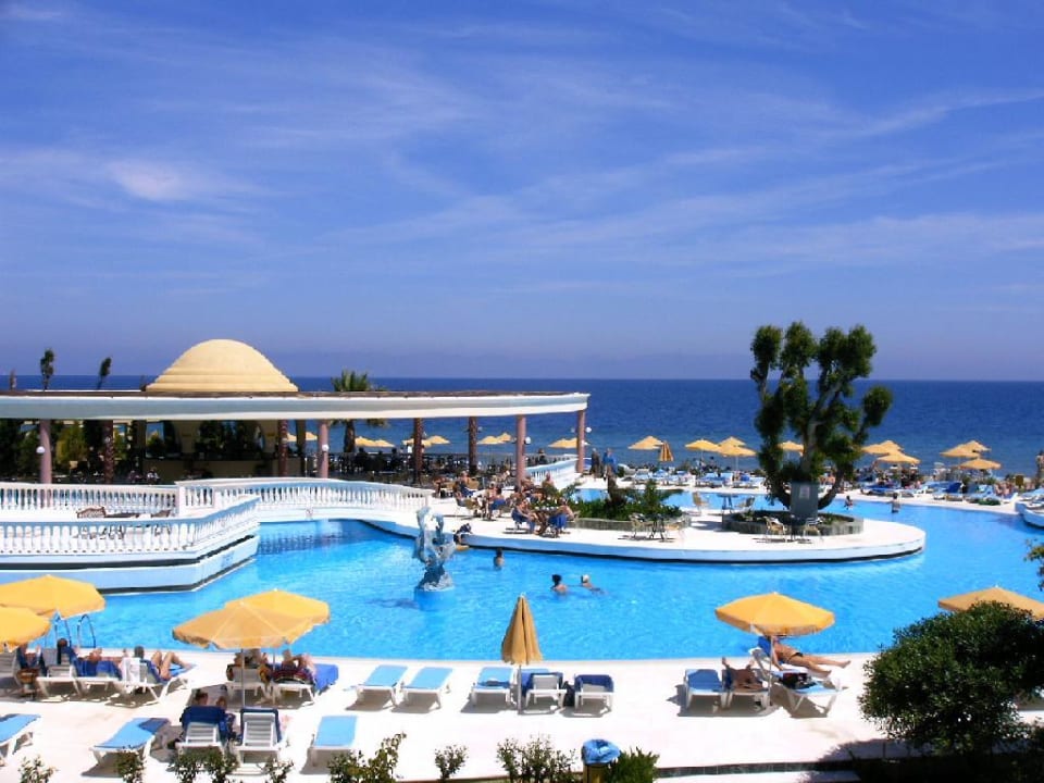 Blick auf Pool und Pool-Bar Sunshine Rhodes