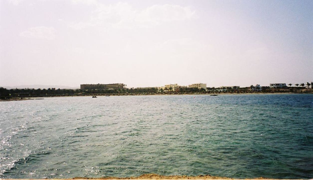 Die windgeschützte Bucht Brayka Bay Resort