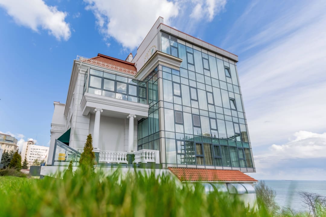 Building KADORR Hotel Resort & Spa Odessa