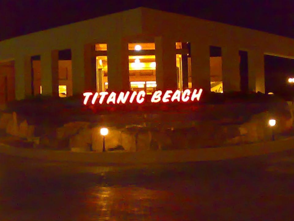 Hoteleinfahrt Titanic Beach Spa & Aqua Park