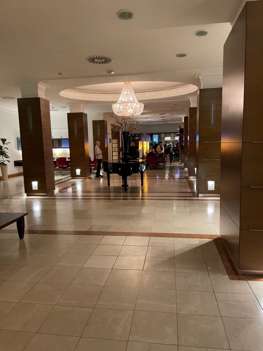 Lobby NH Vienna Airport Conference Center