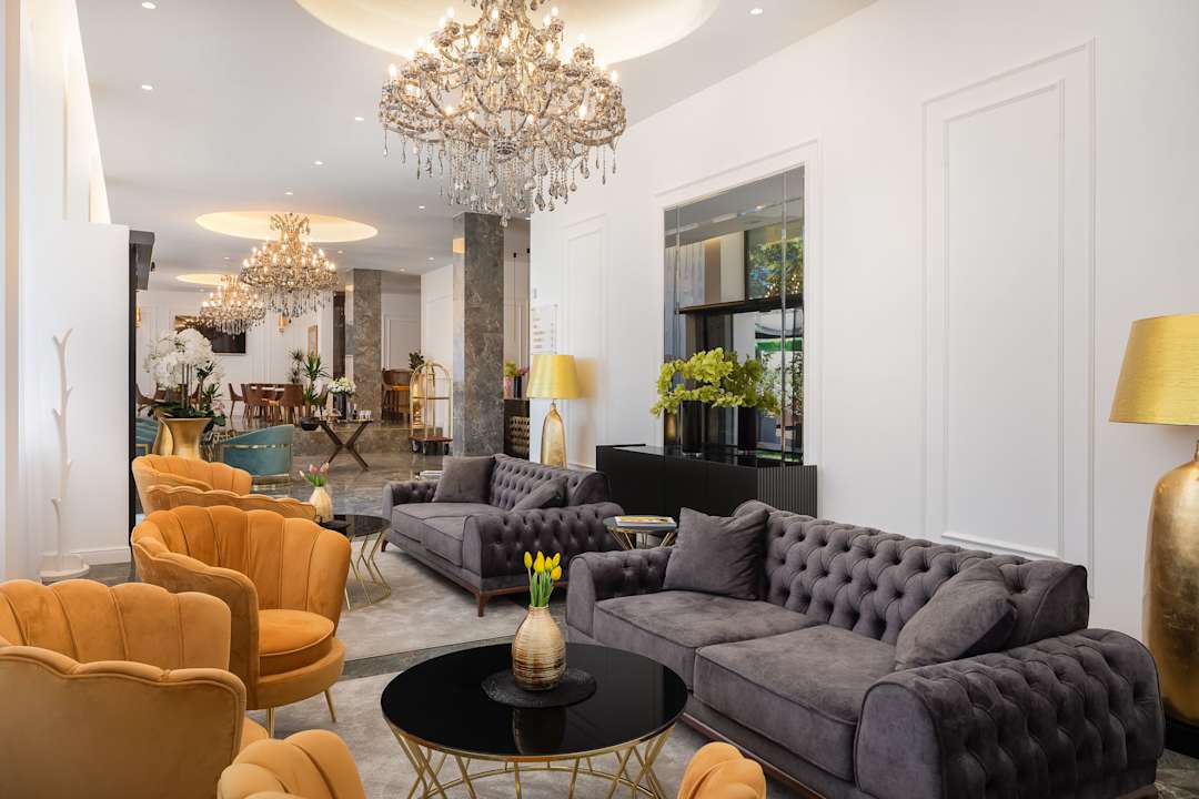 Lobby Corner Residence