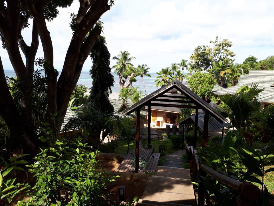 Weg vom Zimmer zu Rezeption, Strand etc. The Coco de Mer Hotel & Black Parrot Suites