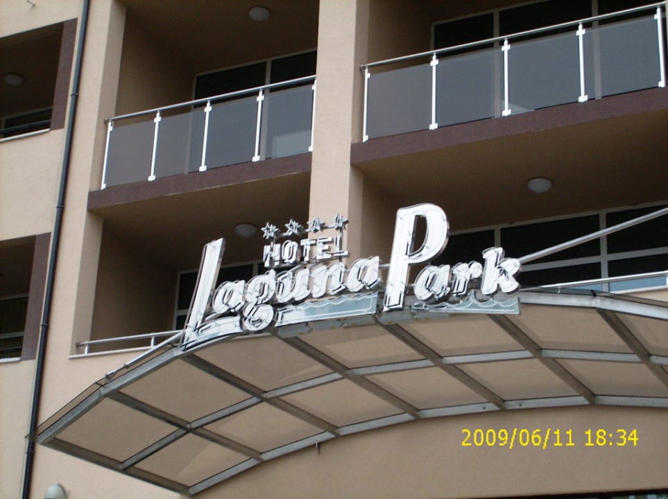Hotelname auf Eingang  Hotel Laguna Park & Aqua Club