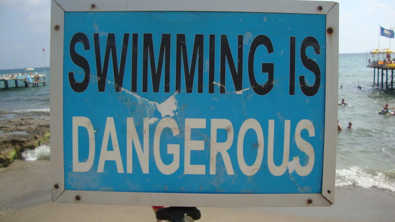 Schwimmen ist gefährlich Club Dizalya
