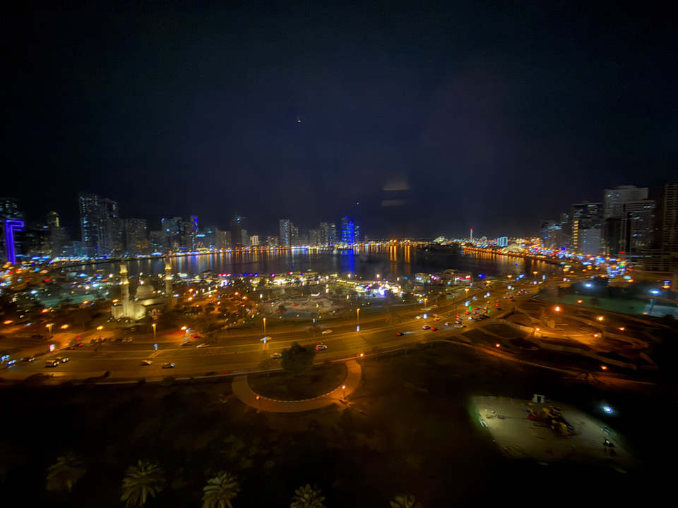 Ausblick DoubleTree by Hilton Sharjah Waterfront Hotel & Residences