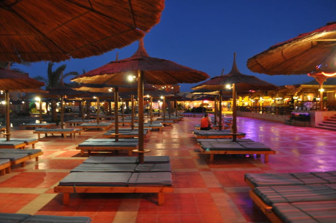 Liegen an der Poolanlage Pickalbatros Aqua Vista Resort - Hurghada