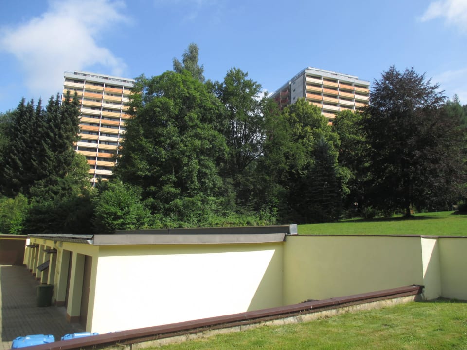 Seitlicher Blick auf's Hotel Panoramic - Ihr Apartmenthotel im Harz