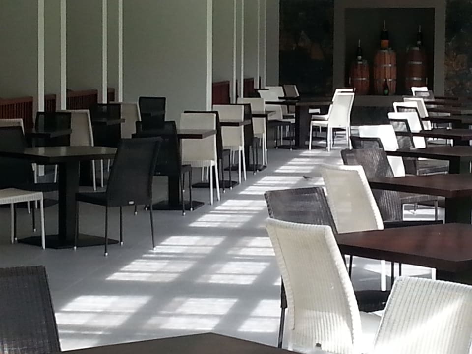 Teil des Restaurants Crystals Beach Resort Belle Mare, a member of Radisson Individuals