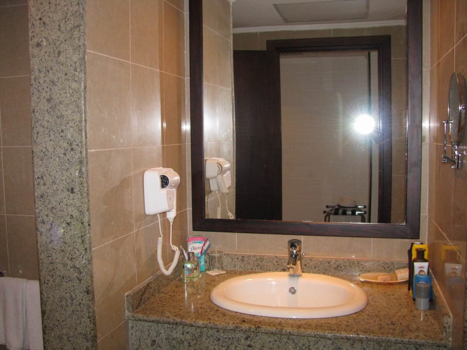 Ванная комната нашего номера Stella Garden Resort & Spa, Makadi Bay