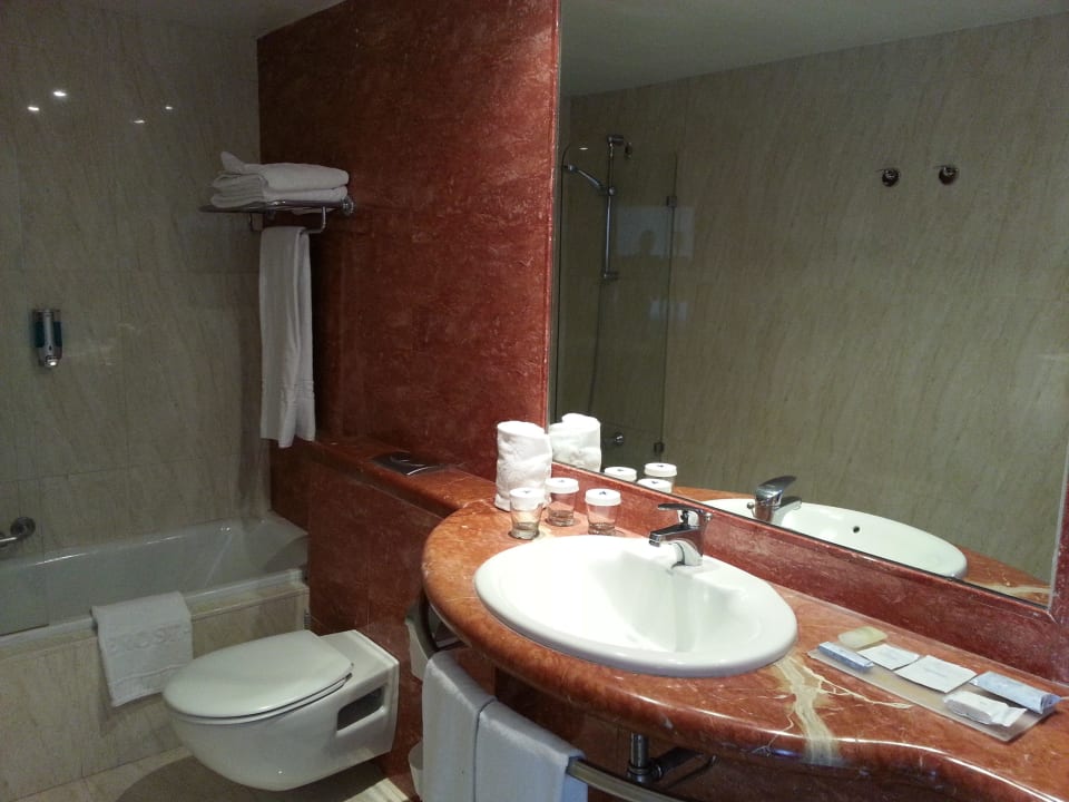 Badezimmer Iberostar Waves Playa de Muro