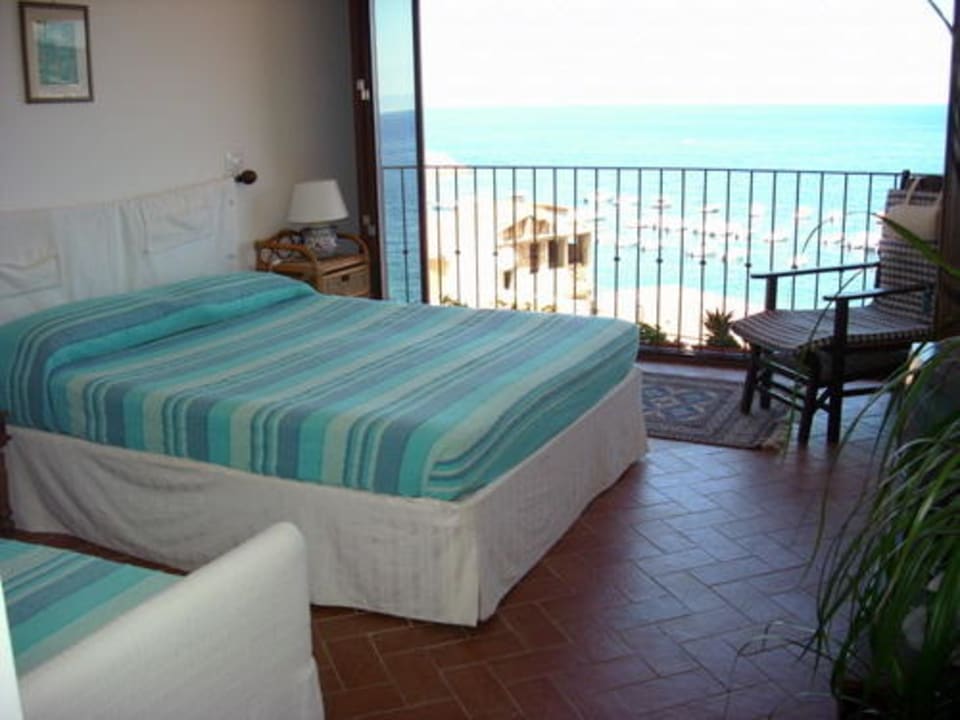 Stanza III° piano B&B Chianalea 54