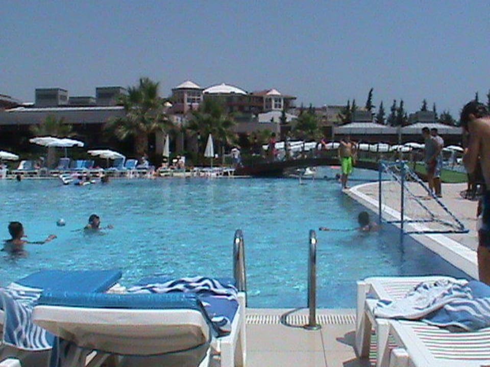 Von der Liege zum Pool Sunis Elita Beach Resort & Spa