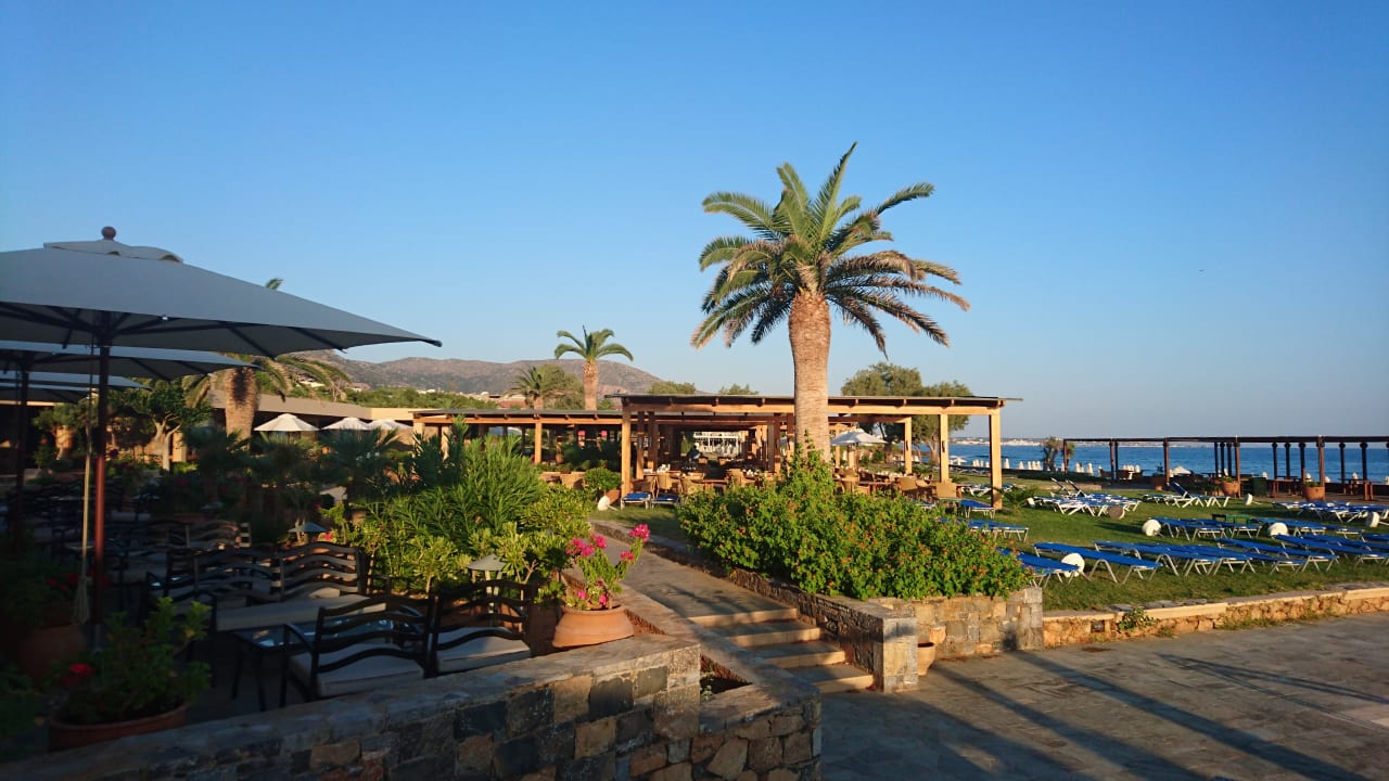 Gartenanlage Kernos Beach Hotel & Bungalows