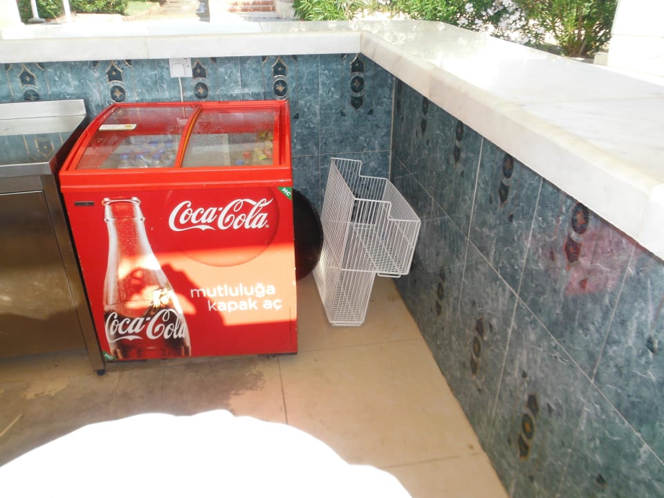 Unordnung hinter der Strandbar Kaya Artemis Resort