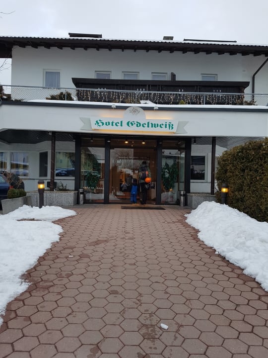 Eingang Hotel Edelweiß