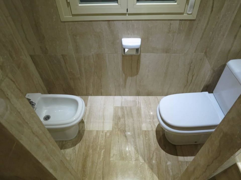 Badezimmer des Vierbettzimmers  Hotel Francisco I