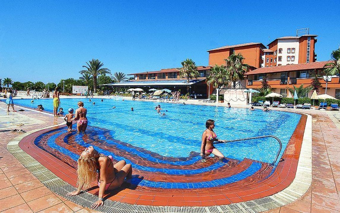 Pool facilities Club Turtas Beach Hotel