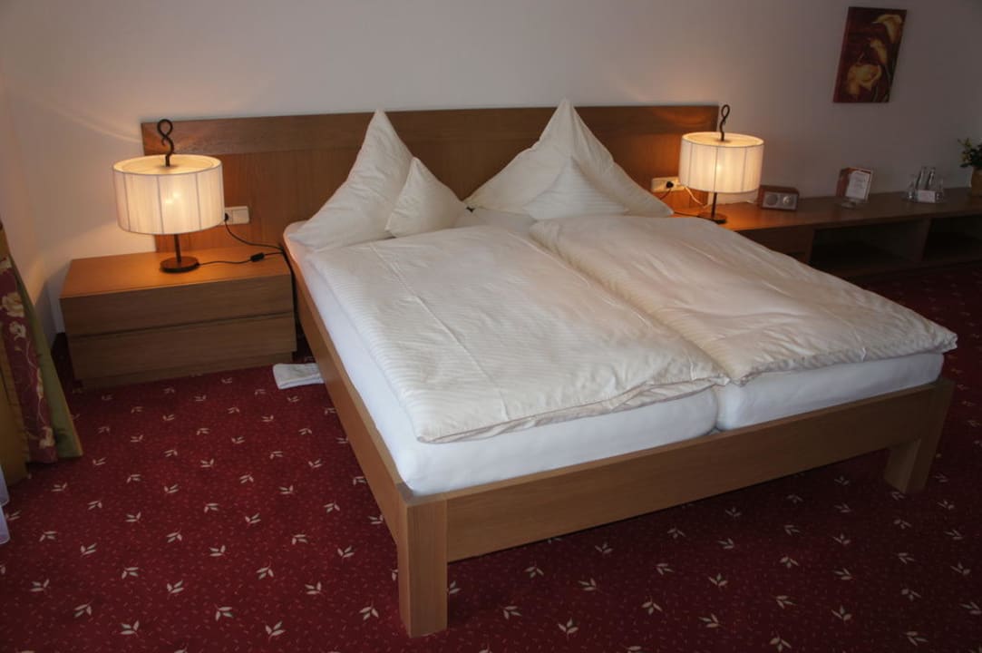 Nette Bettanlage, aber zu kleine Bettdecken Wellnesshotel Zechmeisterlehen