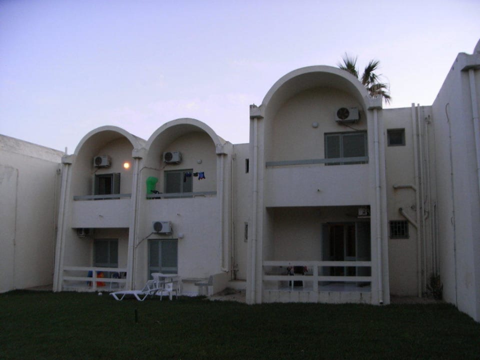 Gebäuderückseite Bungalowanlage Dar Khayam