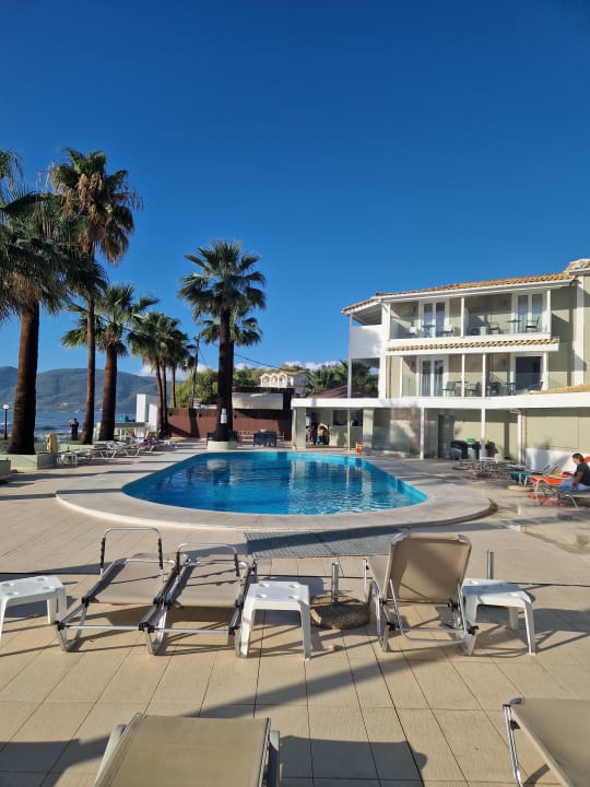 Pool Cameo Beach Resort